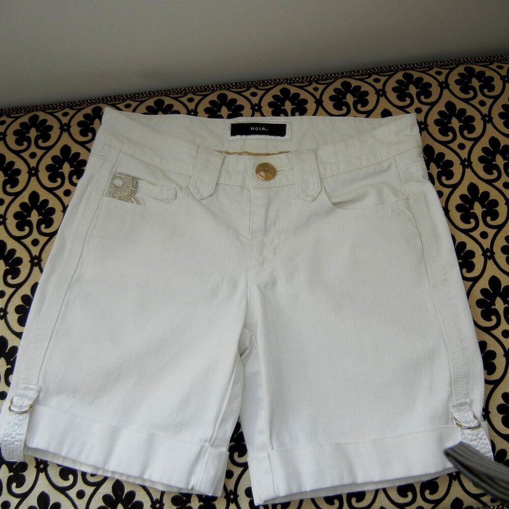 White House Black Market White Shorts with Gold Embroidery Size 0